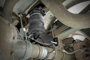 Ford F-350 Super Duty Air Spring Kit - Rear - Rough Country - w/compressor - '05-'16 Ford F-350 Super Duty Air Spring Kit - Rear - Rough Country - w/compressor - '05-'16